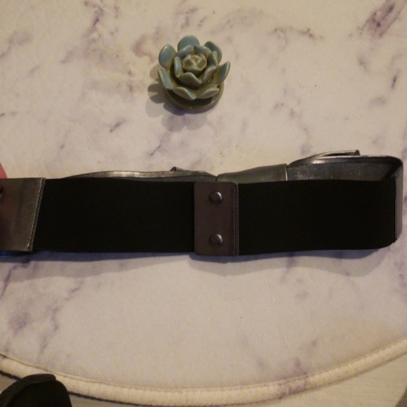 Leather and rhinestone stud stretch belt - Picture 3 of 4